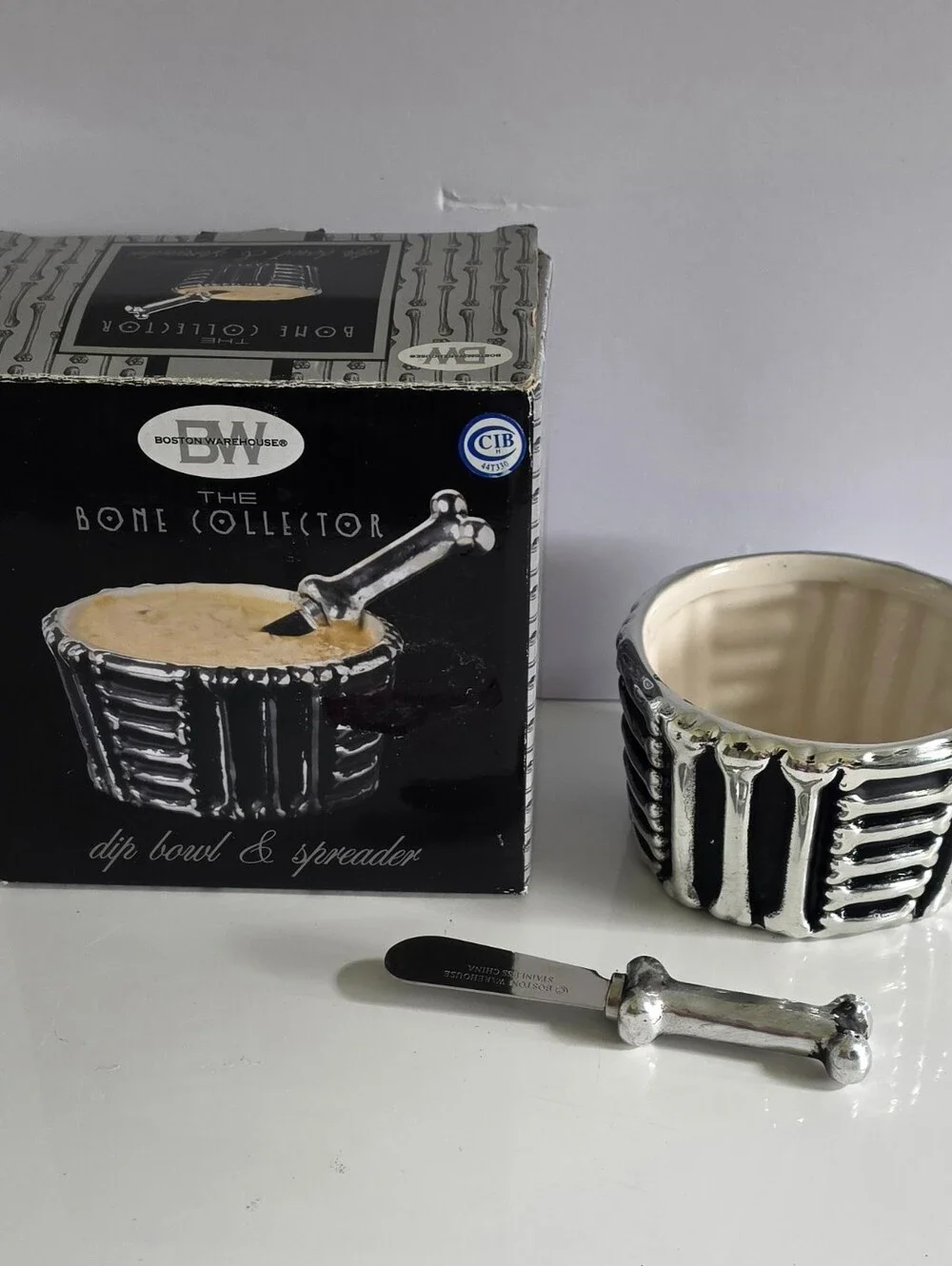 The Bone Collector Dip Bowl & Spreader - Silver and Cream